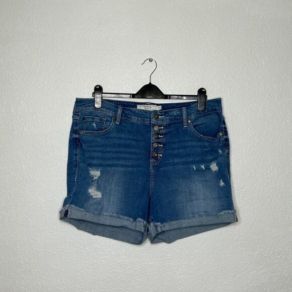 Woman’s Torrid Shorts - Picture 1 of 4